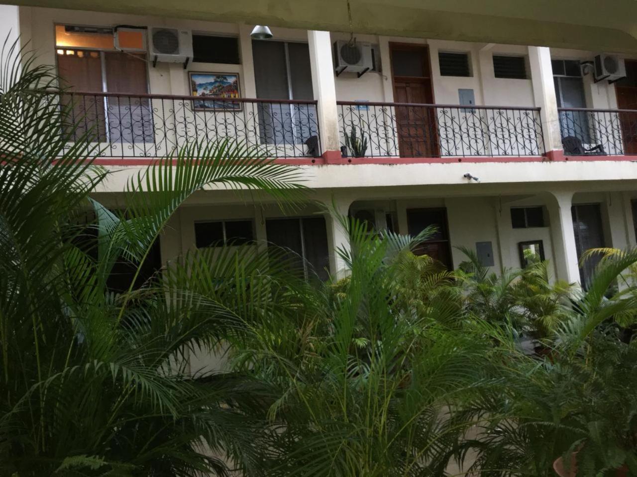 פוארטו באריוס Hotel El Reformador מראה חיצוני תמונה
