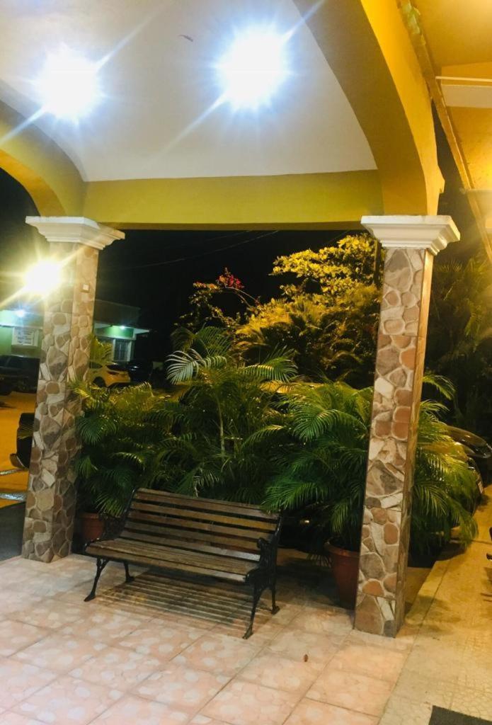 פוארטו באריוס Hotel El Reformador מראה חיצוני תמונה