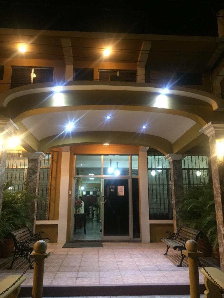 פוארטו באריוס Hotel El Reformador מראה חיצוני תמונה